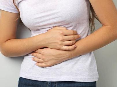 晚上吃蘋果容易傷胃？醫生建議：到了晚上，這4種食物儘量少吃