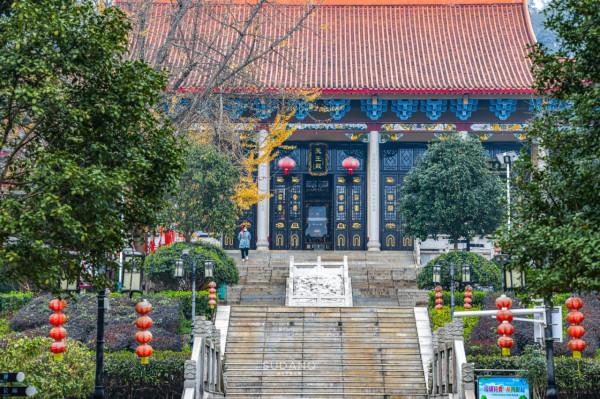 湖南有座古剎，相傳被“五條龍”守護，是湘潭境內四大古剎之一