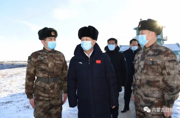 內蒙古自治區黨委書記石泰峰，專程到邊防哨所慰問戍邊戰士