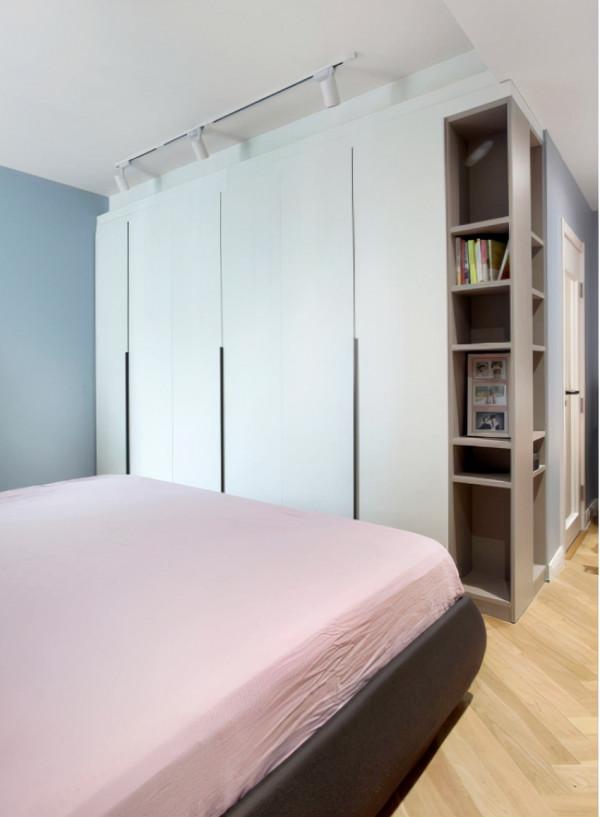 六口之家也能溫馨又實用,一面電視牆,就能解決收納問題 六口之家也能溫馨又實用,一面電視牆,就能解決收納問題