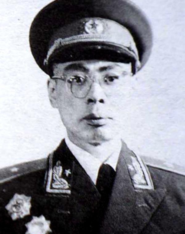 九一三事件後，空軍的副參謀長受到牽連，他的孫女後來成為明星