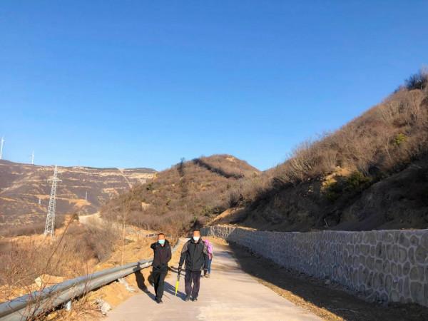 大風颳丟帽子、昔陽燒餅、油醬抿圪鬥,徒步路上故事多 大風颳丟帽子、昔陽燒餅、油醬抿圪鬥,徒步路上故事多