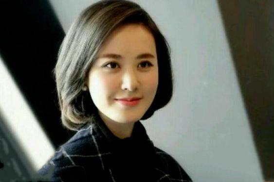 央視主持秦方：播音18年，40歲仍單身，婚姻大事不發愁