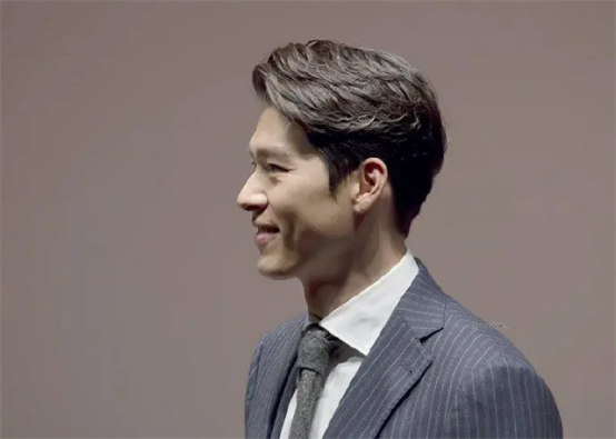 39歲玄彬近照曝光，現身拍攝雜誌，狀態堪稱行走的荷爾蒙