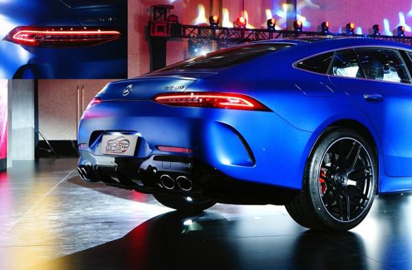 調整動力配置 價格下探至百萬 賓士2022款AMG GT四門跑車實拍簡評