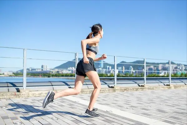 5個脂肪最怕HIIT動作,幫你快速揮汗燃脂,刷低體脂率 5個脂肪最怕HIIT動作,幫你快速揮汗燃脂,刷低體脂率