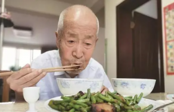 最新研究：多吃肉的老人可能更長壽？吃肉注意4點，否則適得其反