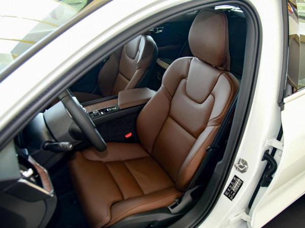 安全舒適豪華旅行車,大空間原裝進口效能之選,實拍沃爾沃V60 安全舒適豪華旅行車,大空間原裝進口效能之選,實拍沃爾沃V60