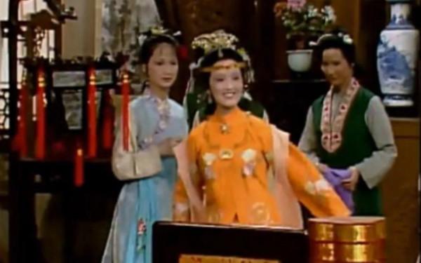 王熙鳳認林紅玉做乾女兒一場戲，嘲諷了多少人