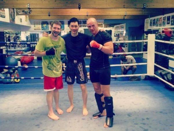 把李連杰打骨折，一腳把楊麗菁踢進醫院，拳王周比利到底有多強？