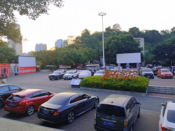 奔著體驗汽車影院而去，沒想到被周圍免費的環境吸引到了