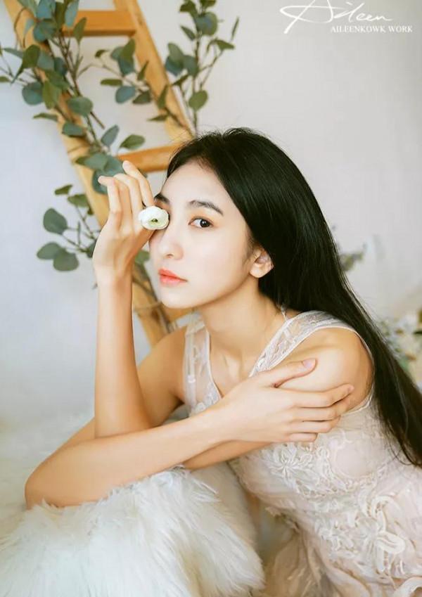 美人吟續詩之十八：鏡中秋