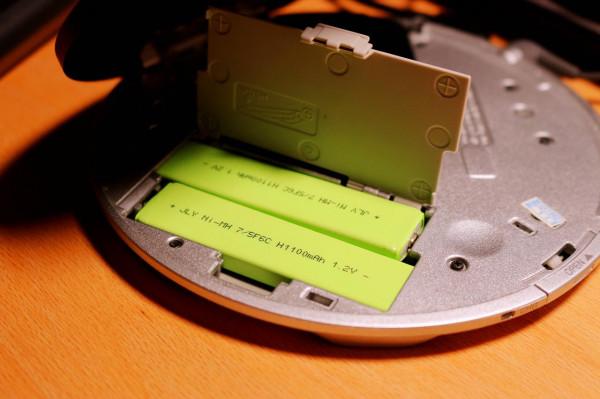 靚仔，你還記得當年的出街必備嗎？CD隨身聽、數碼相機、PSP