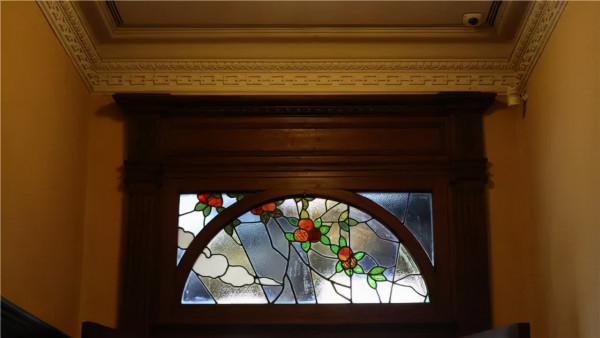 在上海有一棟鑲金的別墅是什麼樣的體驗？