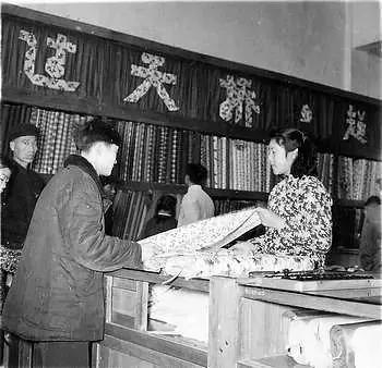 省革委會主任魯瑞林在商店受到售貨員惡劣對待,將軍說:你下課了 省革委會主任魯瑞林在商店受到售貨員惡劣對待,將軍說:你下課了