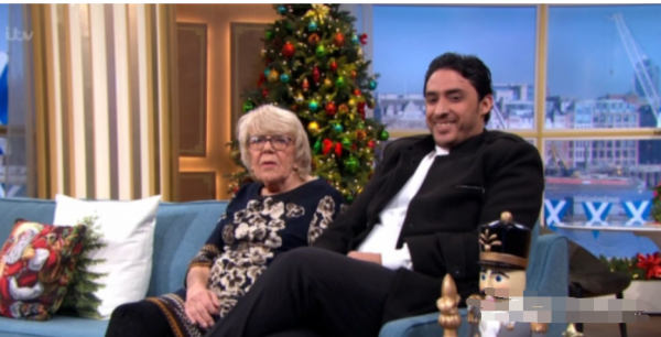 年過八十的老奶奶遇見真愛:男友才三十多又高大帥氣,讓人羨慕 年過八十的老奶奶遇見真愛:男友才三十多又高大帥氣,讓人羨慕