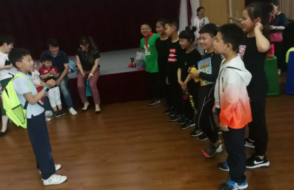 48年過去，當年出演《閃閃的紅星》的小紅星“潘冬子”怎麼樣了？