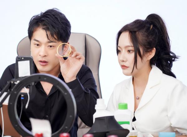 辛巴呵斥徒弟沒腦子,導致對方直播心態崩潰,大批粉絲為其鳴不平 辛巴呵斥徒弟沒腦子,導致對方直播心態崩潰,大批粉絲為其鳴不平