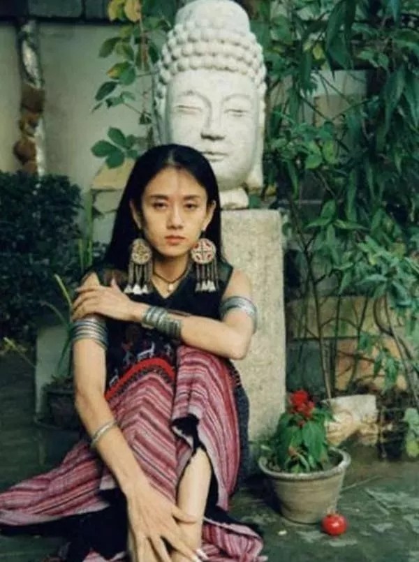 63歲楊麗萍：30年不吃米飯，忘情斷愛，前半生仙子，後半生瘋子