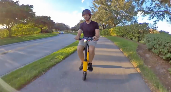 美國小夥買中國迷你電車,本來不相信質量,試駕後想轉行做代駕 美國小夥買中國迷你電車,本來不相信質量,試駕後想轉行做代駕