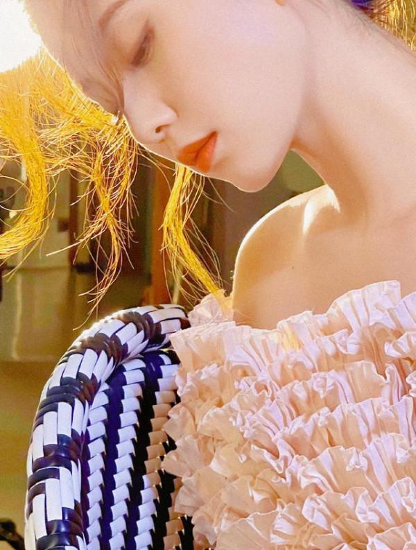 劉詩詩的這組照片真的絕了！仿若畫中來