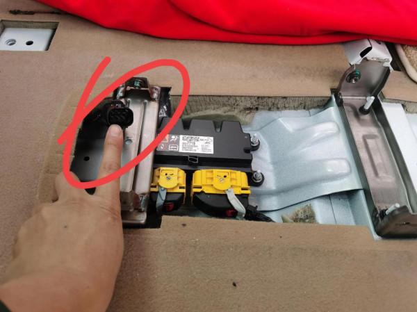 手把手教你安裝別克GL8嵌入式扶手箱