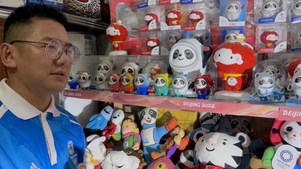 北京小夥兒收藏曆屆奧運會物品5000件，家藏堪比博物館