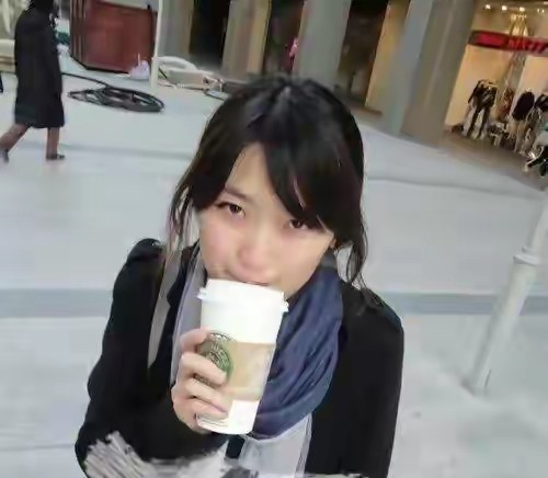 徐帆：處處忍讓馮小剛，23年不生孩子，養女和繼女把她當親媽孝順