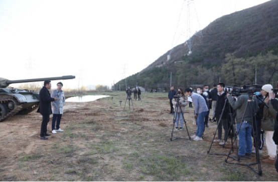 雙十一,我開箱了一輛“張涵予同款座駕” 雙十一,我開箱了一輛“張涵予同款座駕”