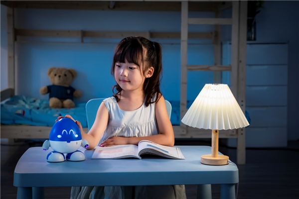 我和大頭兒子的AI小老師！蛋寶智慧機器人預售勁爆來襲