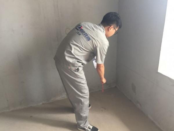 房子到手後別高興太早，毛坯房處處是坑，專業師傅直播驗房全過程