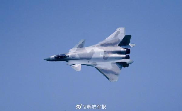 殲-20高畫質大片 帥出天際