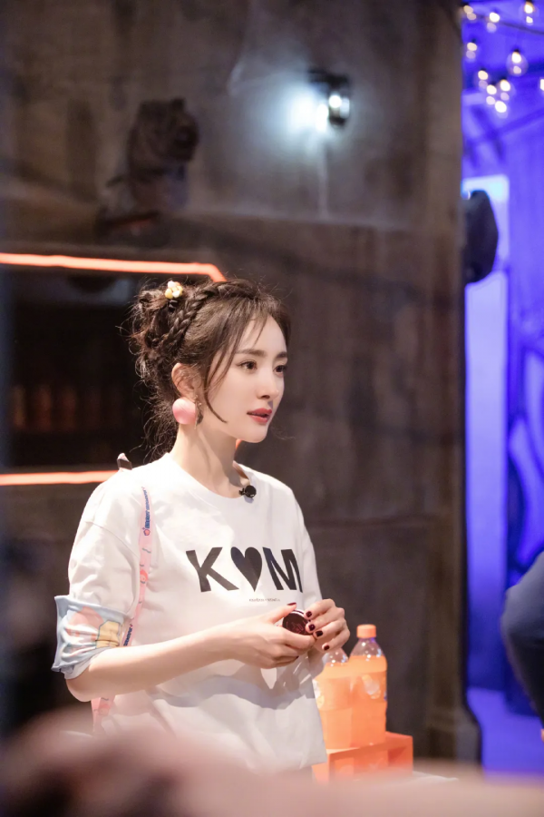 好少女！楊冪的新發型也太適合春日踏青了吧