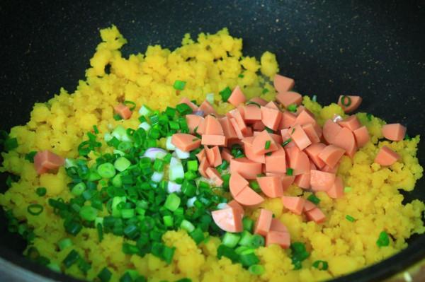 陝西中年夫妻的簡約午餐，一盤玉米麵走紅朋友圈，勾起了兒時回憶