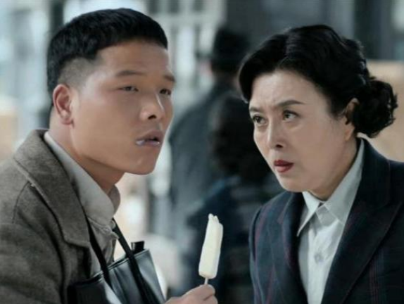 《霞光》中的甄精細，成了毛衛寧導演的御用演員，合作過5次