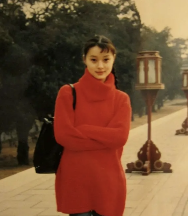 49歲的吳越17年未戀愛，原諒陳建斌蔣勤勤後，她選擇嫁給自己