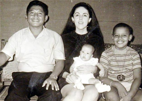 奧巴馬的白人母親：18歲未婚先孕被騙，30歲讀博，培養出傳奇總統