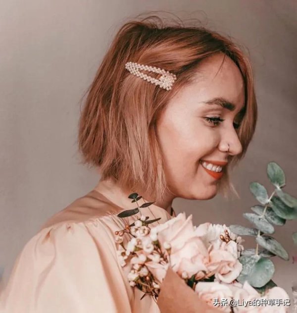 別再披頭散髮了！這3款秋日髮型，又美又撩人