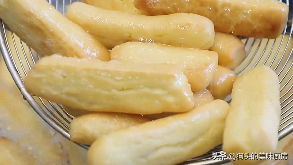 家裡有雞蛋就能做的雞蛋酥，用料簡單味道好，入口酥脆香而不膩