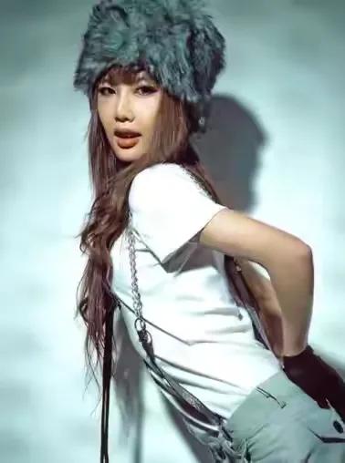 因整容慘死手術檯,親媽不屍檢不起訴,超女王貝到底經歷了什麼? 因整容慘死手術檯,親媽不屍檢不起訴,超女王貝到底經歷了什麼?