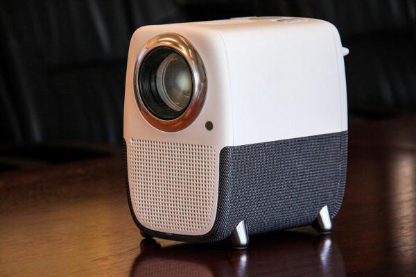 HOMAX享受家庭巨幕電影：泰捷WEBOX T1s智慧投影