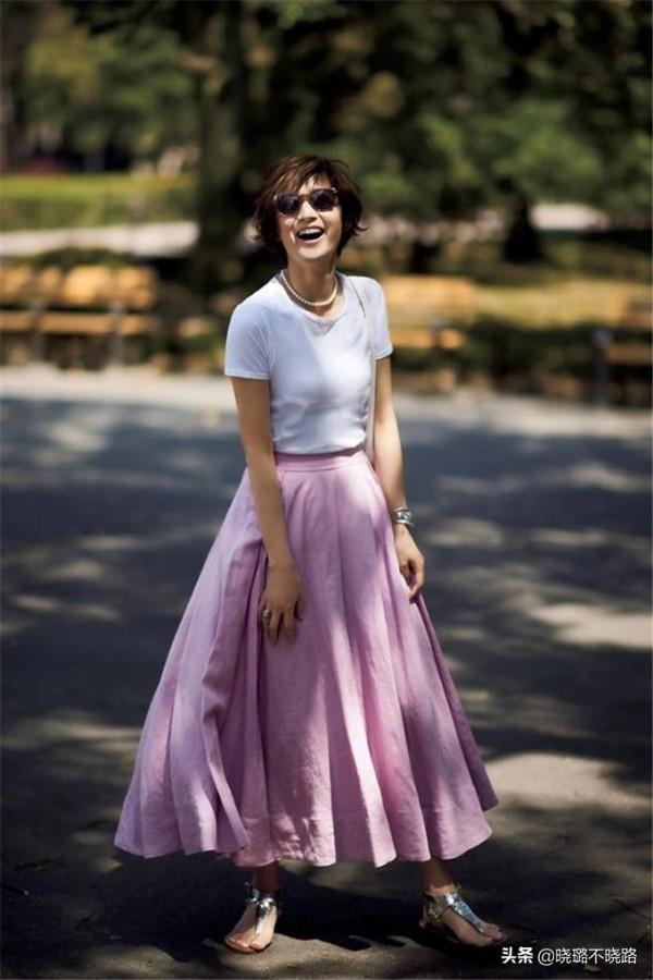 越簡約、越高階！這位52歲日本主婦的“極簡穿搭”，照著穿保準美