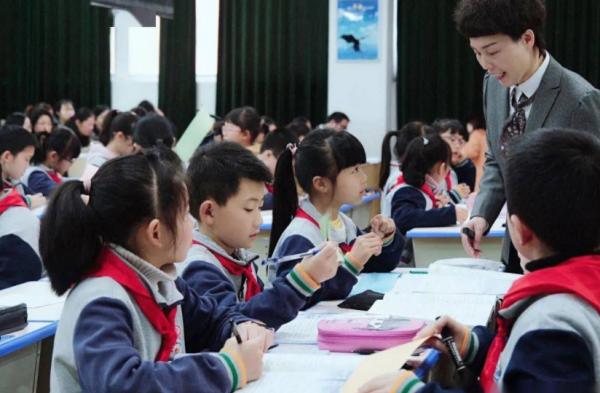 小學語文教材“大調整”,只會死記硬背行不通了,家長眾說紛紜 小學語文教材“大調整”,只會死記硬背行不通了,家長眾說紛紜