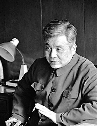 楊振寧探望輻射患癌的鄧稼先:兩彈得多少獎金,竟讓你這樣拼命? 楊振寧探望輻射患癌的鄧稼先:兩彈得多少獎金,竟讓你這樣拼命?