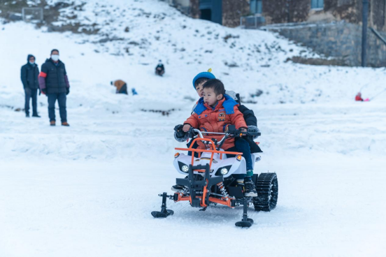 四川人家門口的滑雪場，元旦盡享冰雪世界，團圓跨年吃火鍋