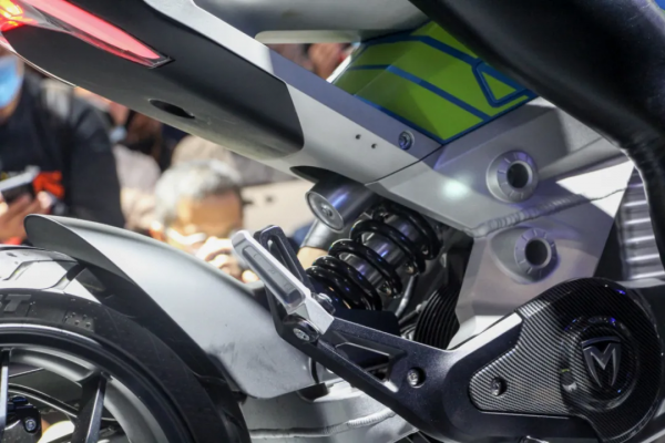可快充4.2秒破百，全鋁車架續航180—摩獸釋出輕量電摩 悟