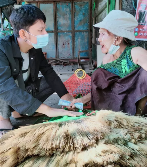 緬甸仰光、曼德勒、臘戌等多地街頭的這一幕幕，溫暖得讓人想哭