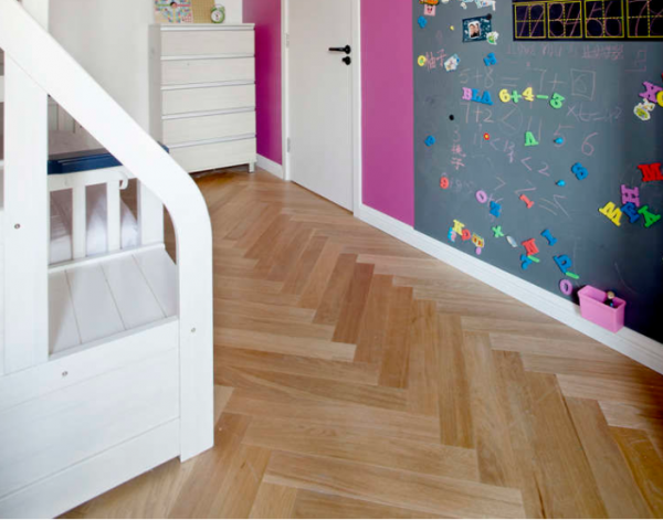 六口之家也能溫馨又實用,一面電視牆,就能解決收納問題 六口之家也能溫馨又實用,一面電視牆,就能解決收納問題