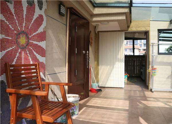 不顧婆婆反對,為了大露臺堅持買頂樓,沒料到裝修後婆婆超喜歡 不顧婆婆反對,為了大露臺堅持買頂樓,沒料到裝修後婆婆超喜歡