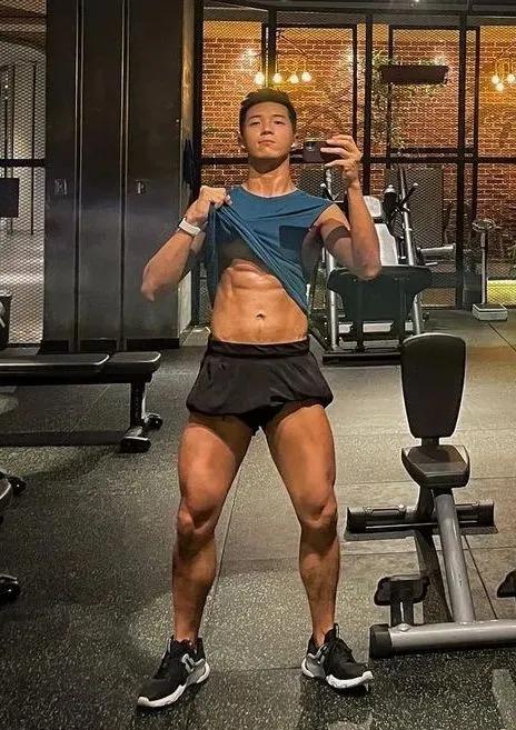 很多人不知道他是健身教練